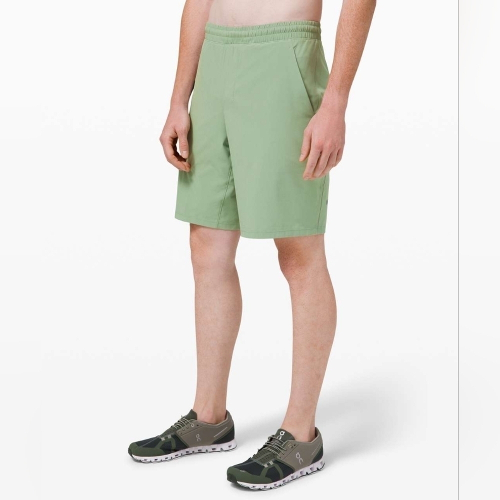 Lululemon Pace Breaker Short 9" *Liner size S in EUC
